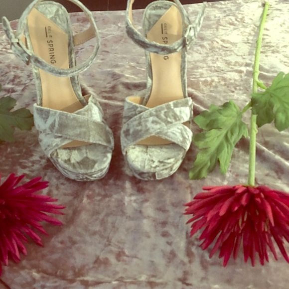 By: Spring Beautiful Grey Velvet strap sandals. - Picture 3 of 5